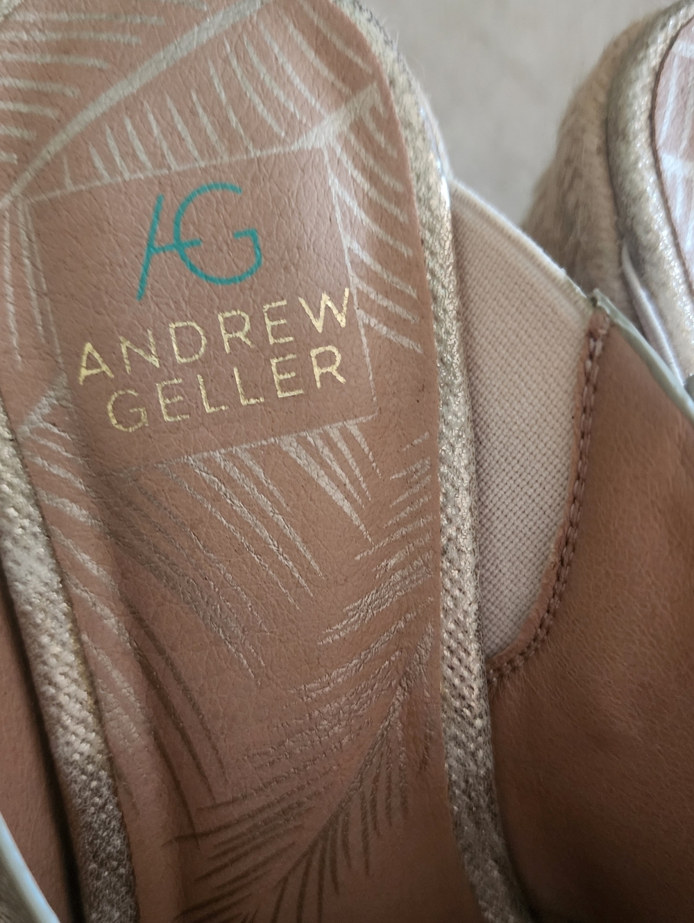 NWT.Andrew Geller Women's Metallic Gold Crisscross Slide Mules - Picture 4 of 9